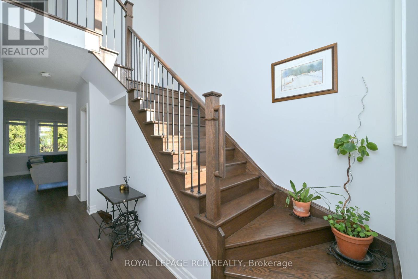 96 Wood Crescent, Essa, Ontario  L0M 1B5 - Photo 3 - N12443521