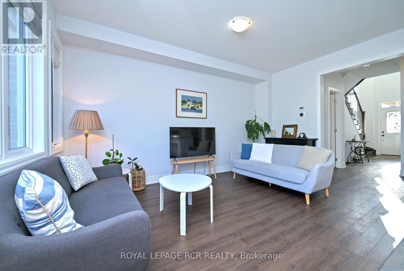 96 Wood Crescent, Essa, Ontario  L0M 1B5 - Photo 7 - N12443521