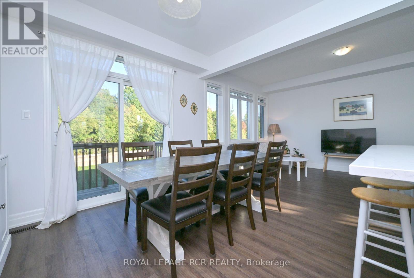 96 Wood Crescent, Essa, Ontario  L0M 1B5 - Photo 9 - N12443521