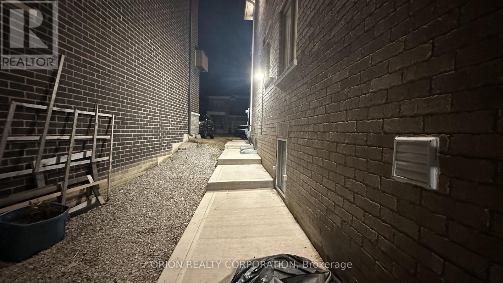 12 Trailbank Gardens, Hamilton, Ontario  L8B 1Z3 - Photo 15 - X12690664