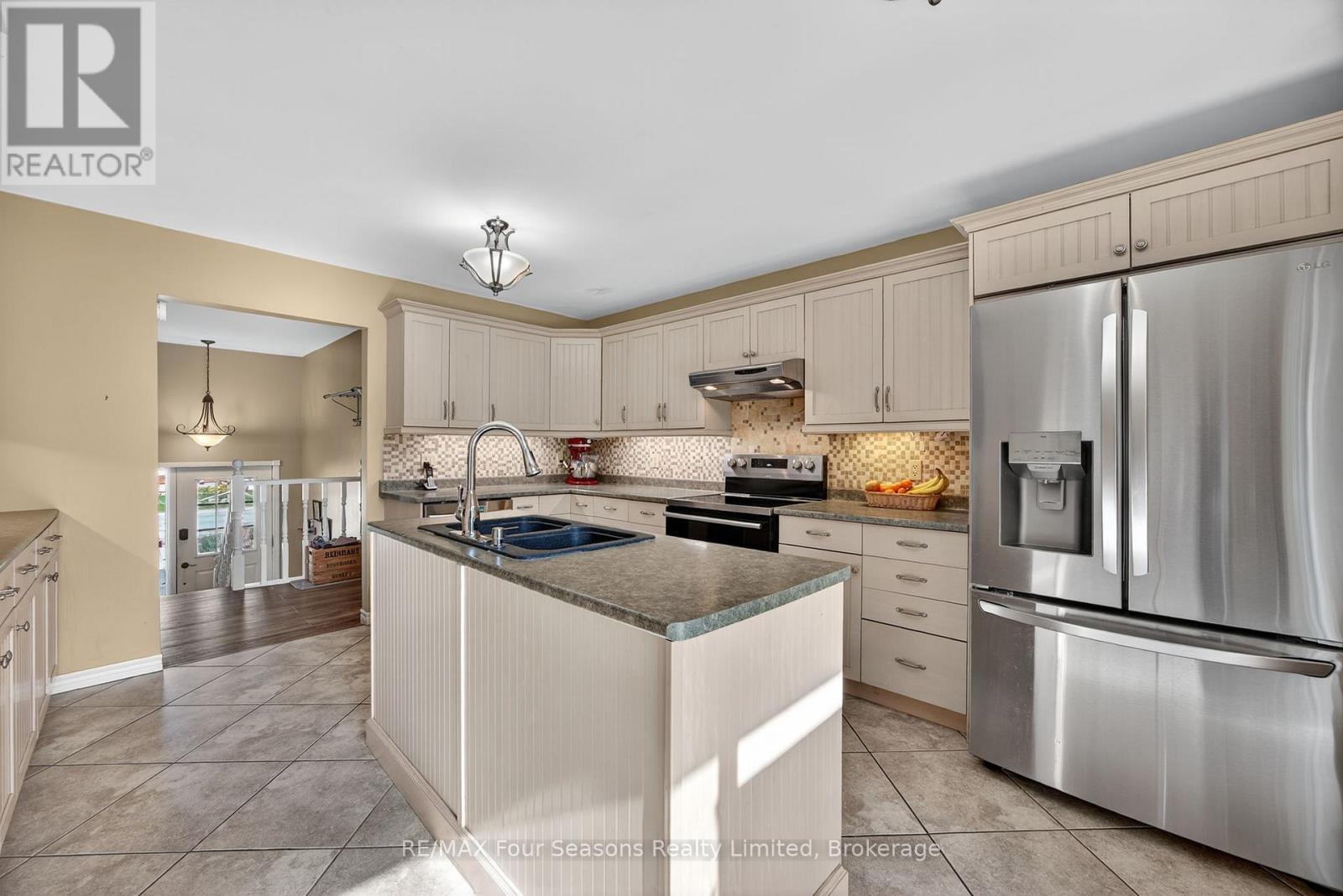 7 Batteaux Road, Clearview (Nottawa), Ontario  L0M 1P0 - Photo 2 - S12691722