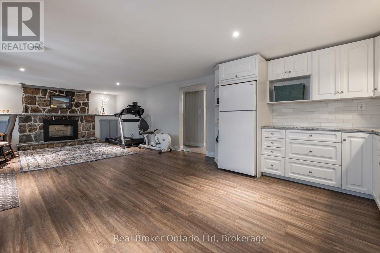 339496 Presquile Road, Georgian Bluffs, Ontario  N0H 2T0 - Photo 23 - X12691776