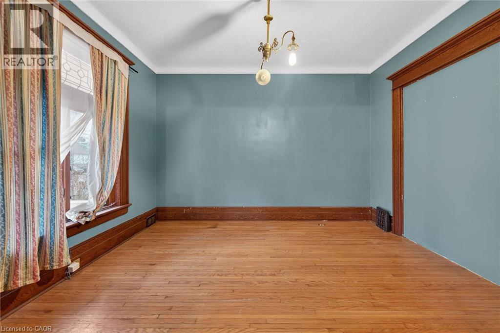 4637 Ellis Street, Niagara Falls, Ontario  L2E 1H8 - Photo 10 - 40796736