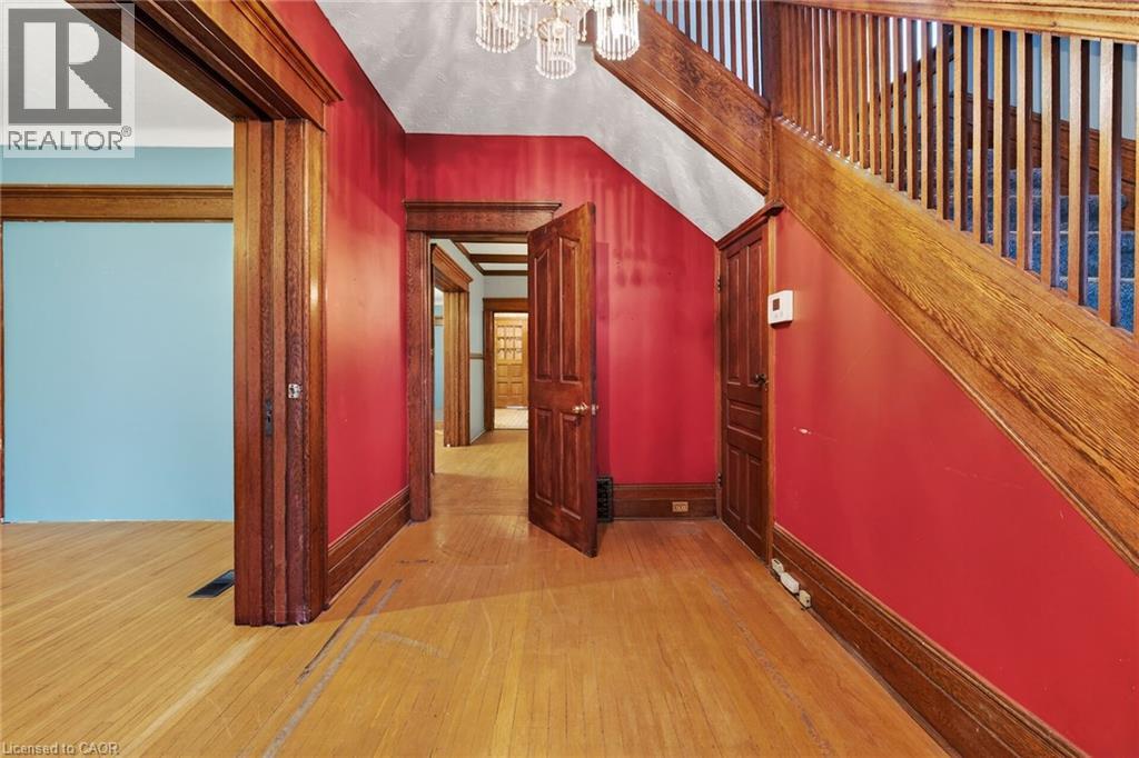 4637 Ellis Street, Niagara Falls, Ontario  L2E 1H8 - Photo 8 - 40796736