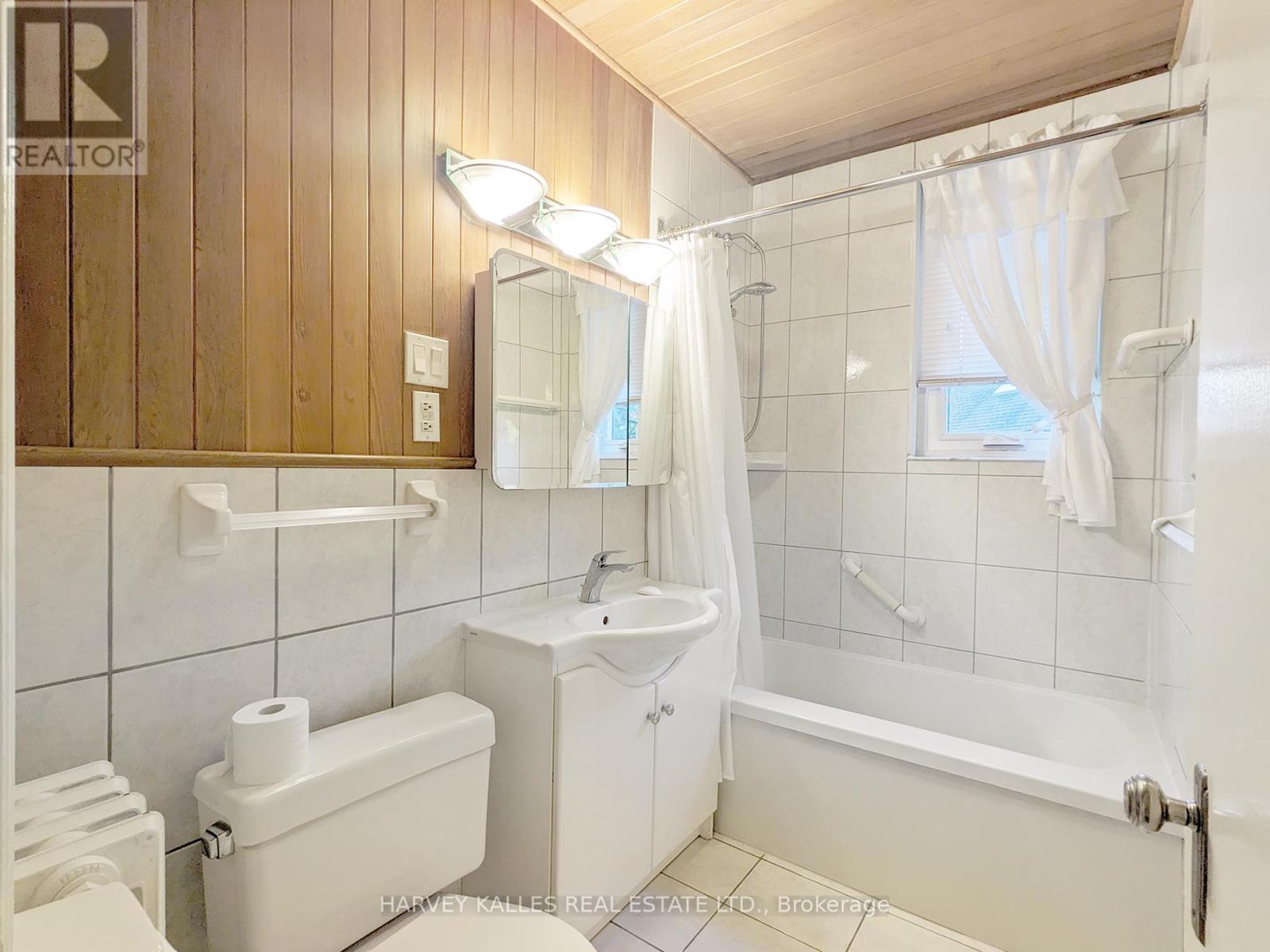 Upper - 95 Chatsworth Drive, Toronto, Ontario  M4R 1R8 - Photo 15 - C12691066