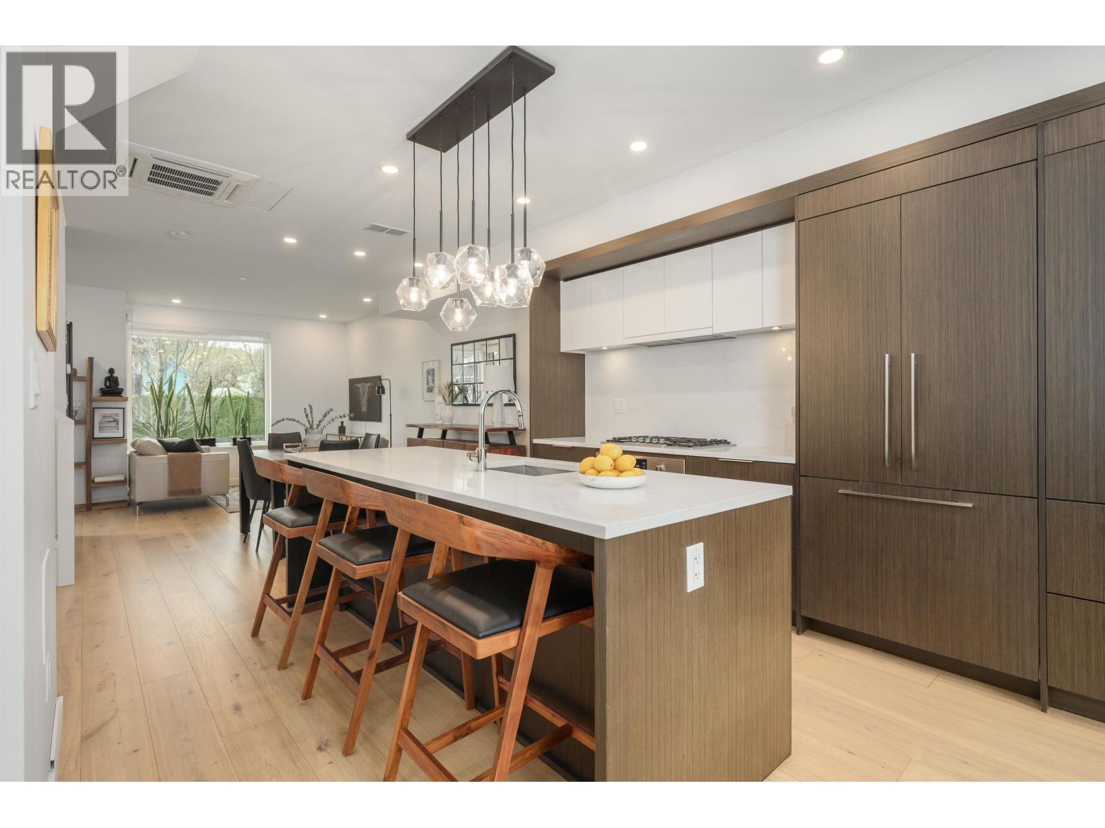 206 649 E 3rd Street, North Vancouver, British Columbia  V7L 1G6 - Photo 10 - R3078860