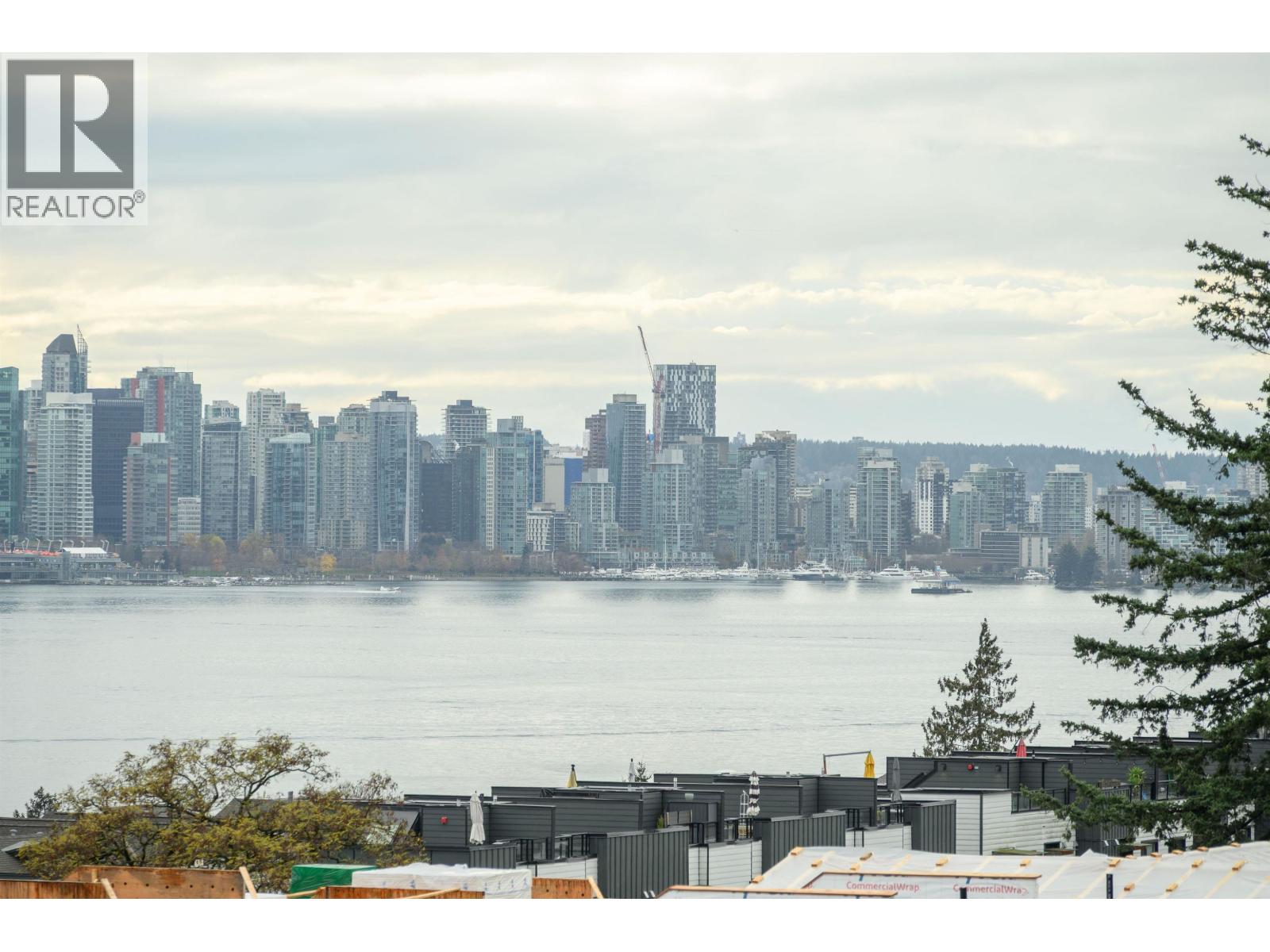 206 649 E 3rd Street, North Vancouver, British Columbia  V7L 1G6 - Photo 2 - R3078860