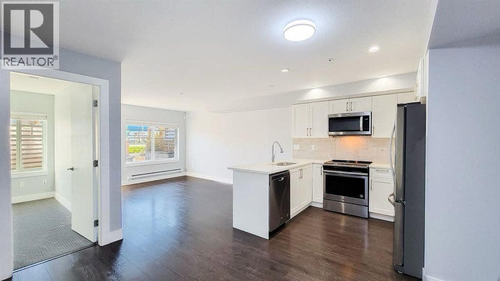 103 1990 Westminster Avenue, Coquitlam, British Columbia  V3B 1E8 - Photo 2 - R3078870