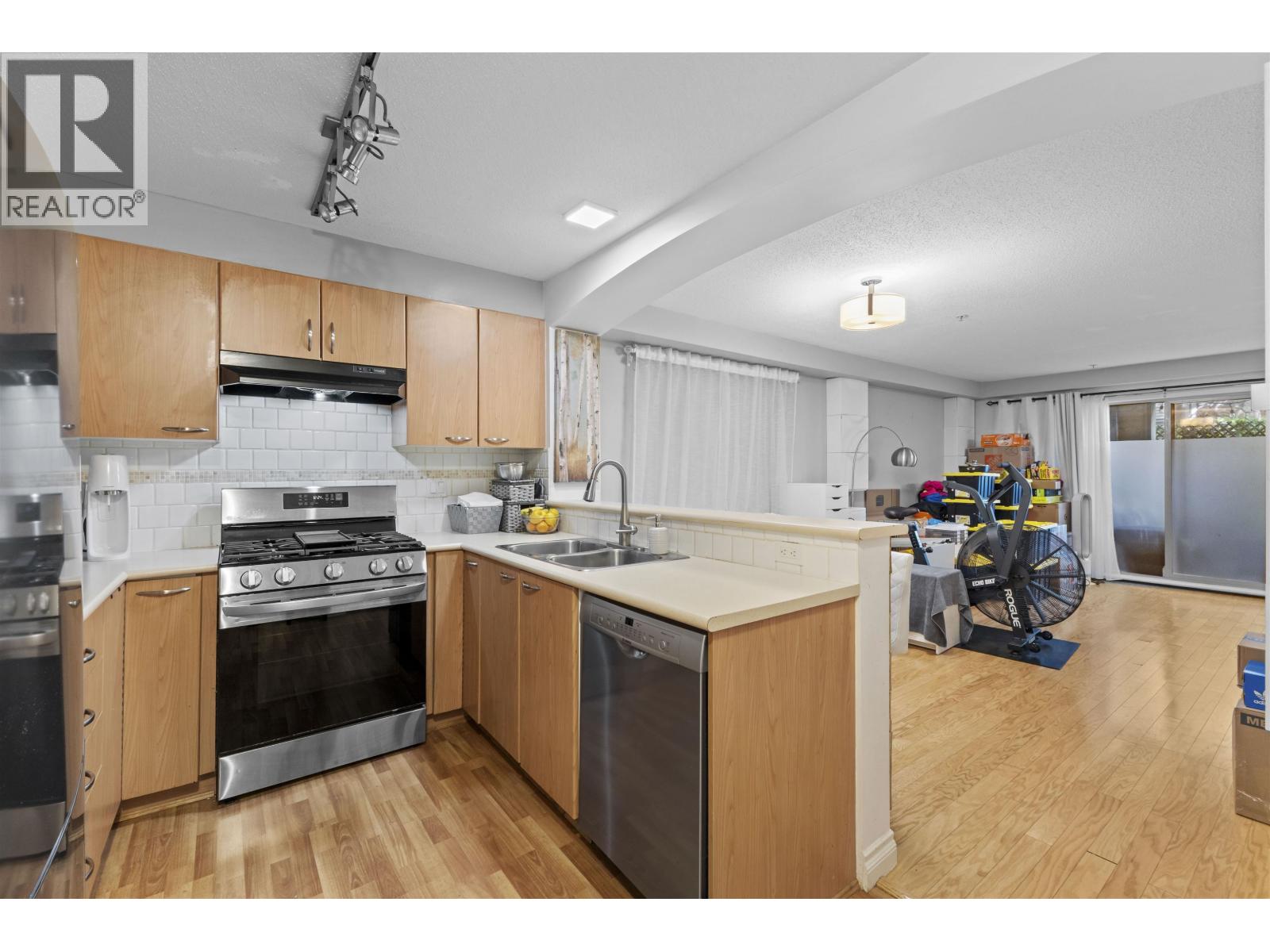 108 2958 Silver Springs Boulevard, Coquitlam, British Columbia  V3E 3R9 - Photo 8 - R3078871