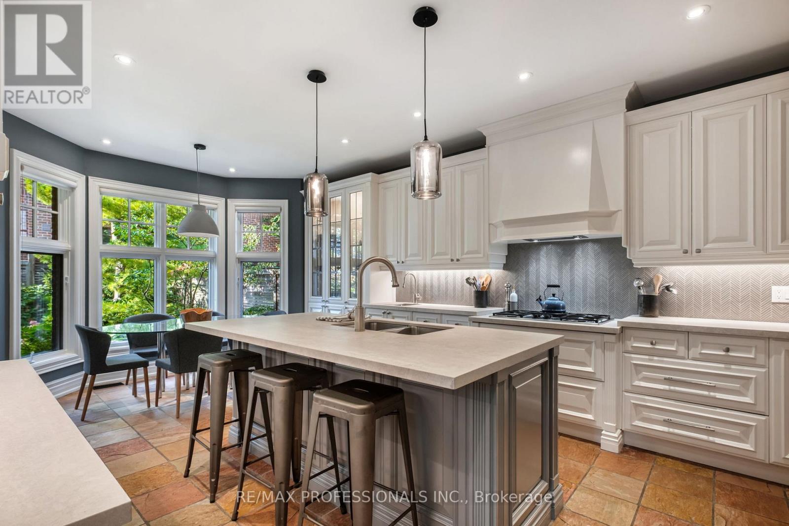 80 Kingsway Crescent, Toronto, Ontario  M8X 2R6 - Photo 13 - W12691090