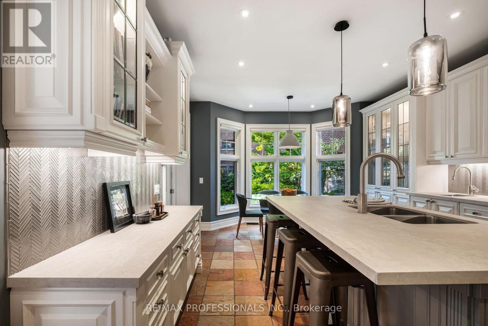 80 Kingsway Crescent, Toronto, Ontario  M8X 2R6 - Photo 14 - W12691090