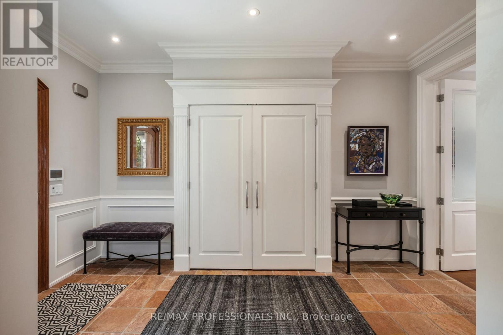 80 Kingsway Crescent, Toronto, Ontario  M8X 2R6 - Photo 5 - W12691090