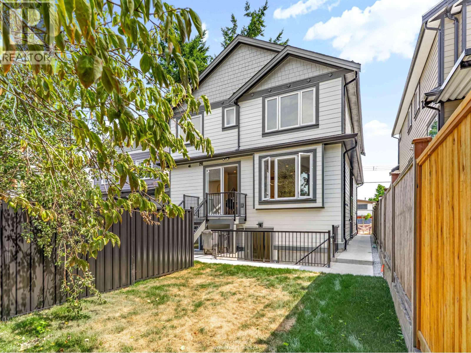 2 5221 CLARENDON STREET, Vancouver, British Columbia