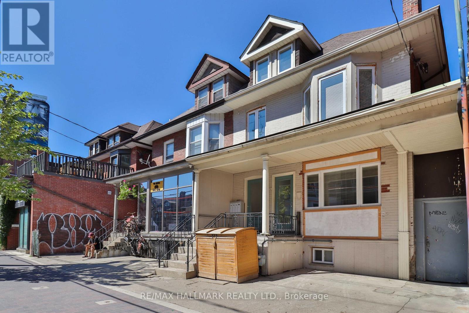 Main - 880 College Street, Toronto, Ontario  M6H 1A3 - Photo 2 - C12691756