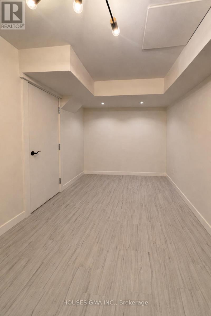 19 Savoy Avenue, Toronto, Ontario  M4C 2X4 - Photo 8 - E12691766