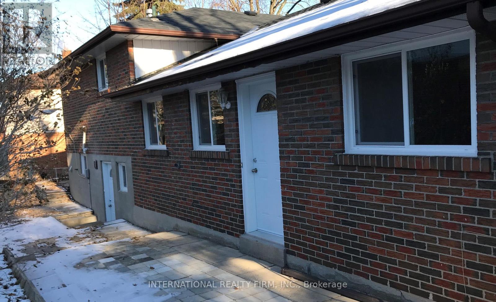 LOWER UNIT - 11 MISTHOLLOW SQUARE, Toronto, Ontario