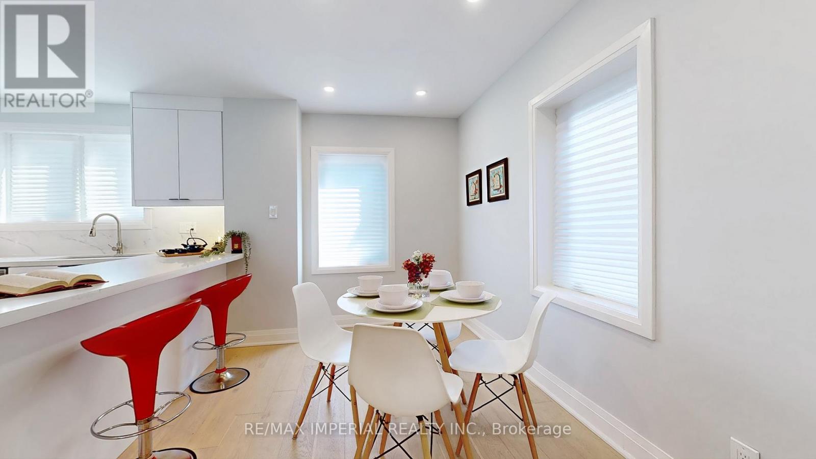 9 Lesmount Avenue, Toronto, Ontario  M4J 3V5 - Photo 14 - E12662344