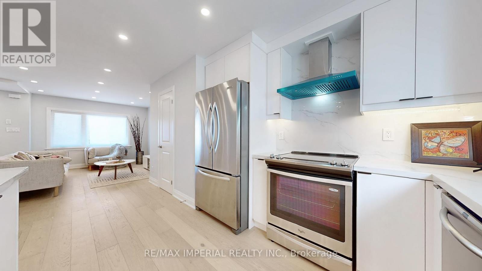 9 Lesmount Avenue, Toronto, Ontario  M4J 3V5 - Photo 11 - E12662344