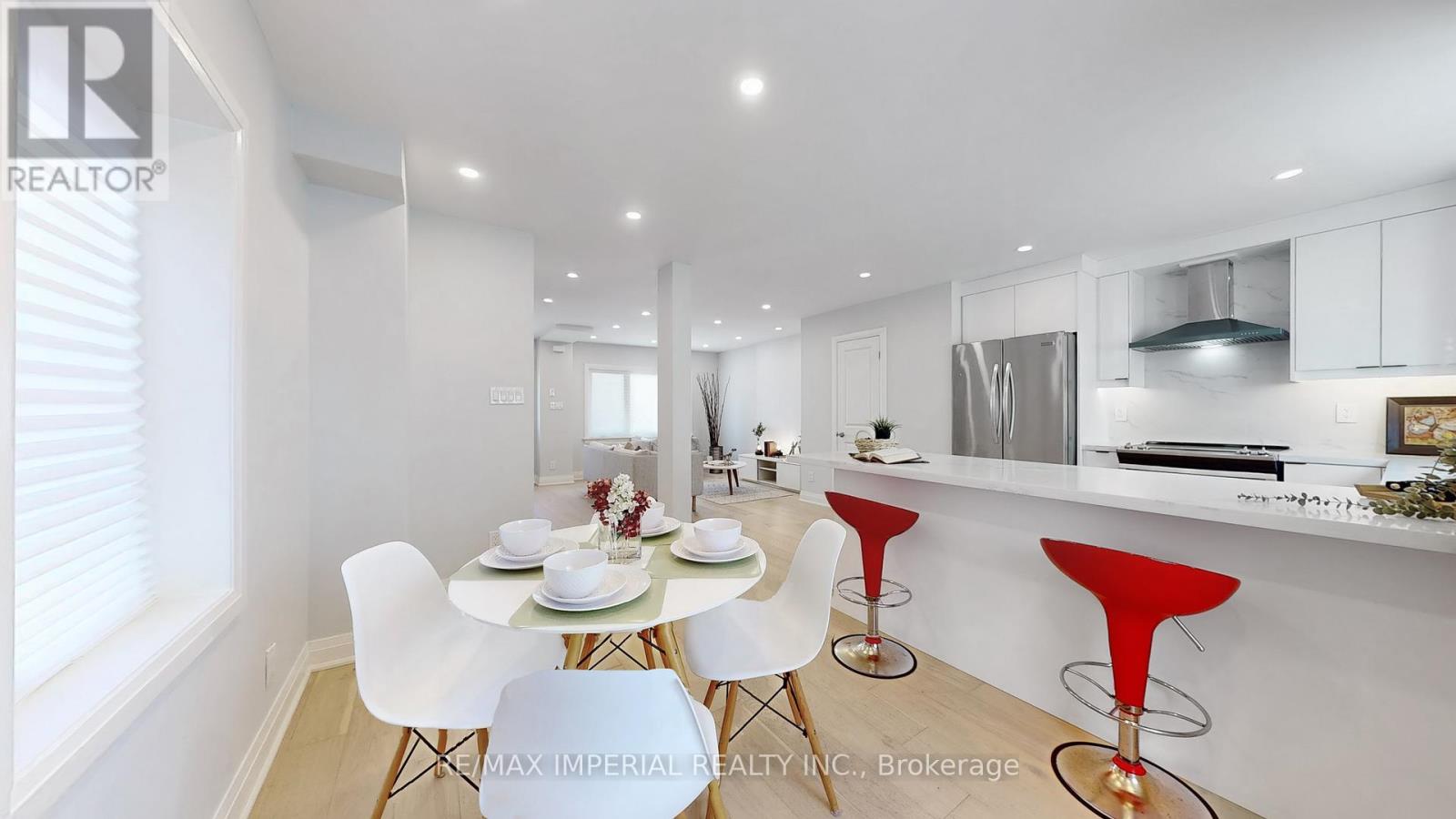 9 Lesmount Avenue, Toronto, Ontario  M4J 3V5 - Photo 12 - E12662344