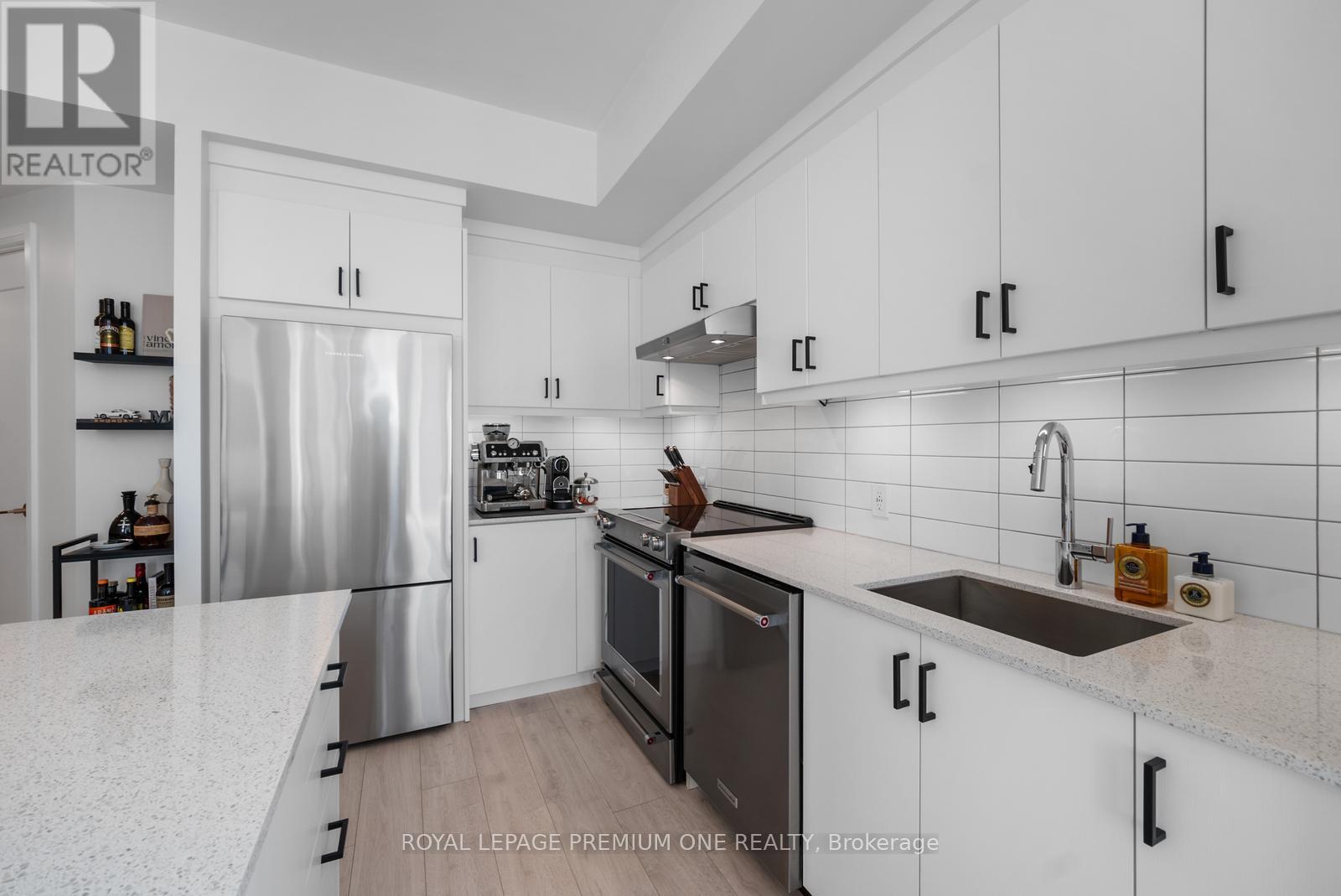 1715 - 9000 Jane Street, Vaughan, Ontario L4K 2M9 - Photo 8 - N12691782