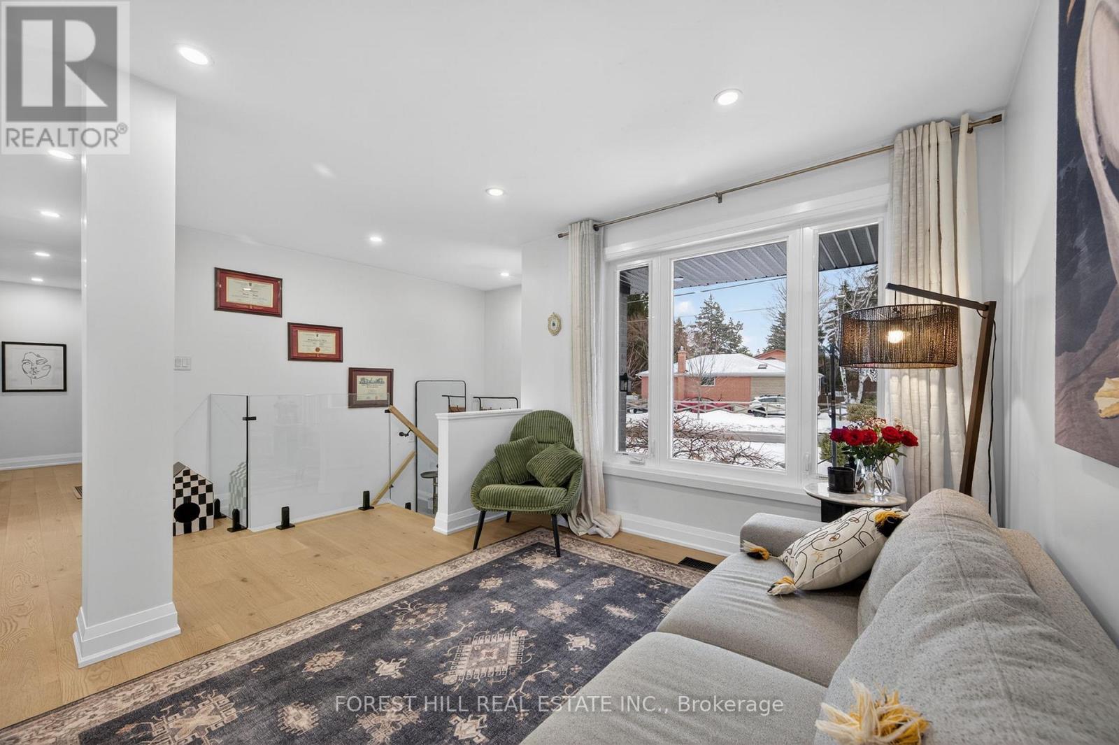 4 Holman Crescent, Aurora, Ontario  L4G 1Z9 - Photo 4 - N12691808