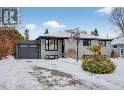 4 HOLMAN CRESCENT, Aurora, Ontario