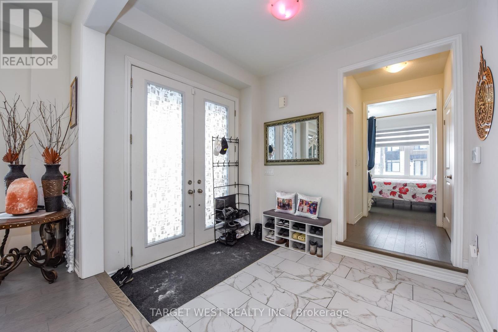 66 Minnock Street, Caledon, Ontario  L7C 4K9 - Photo 4 - W12672878