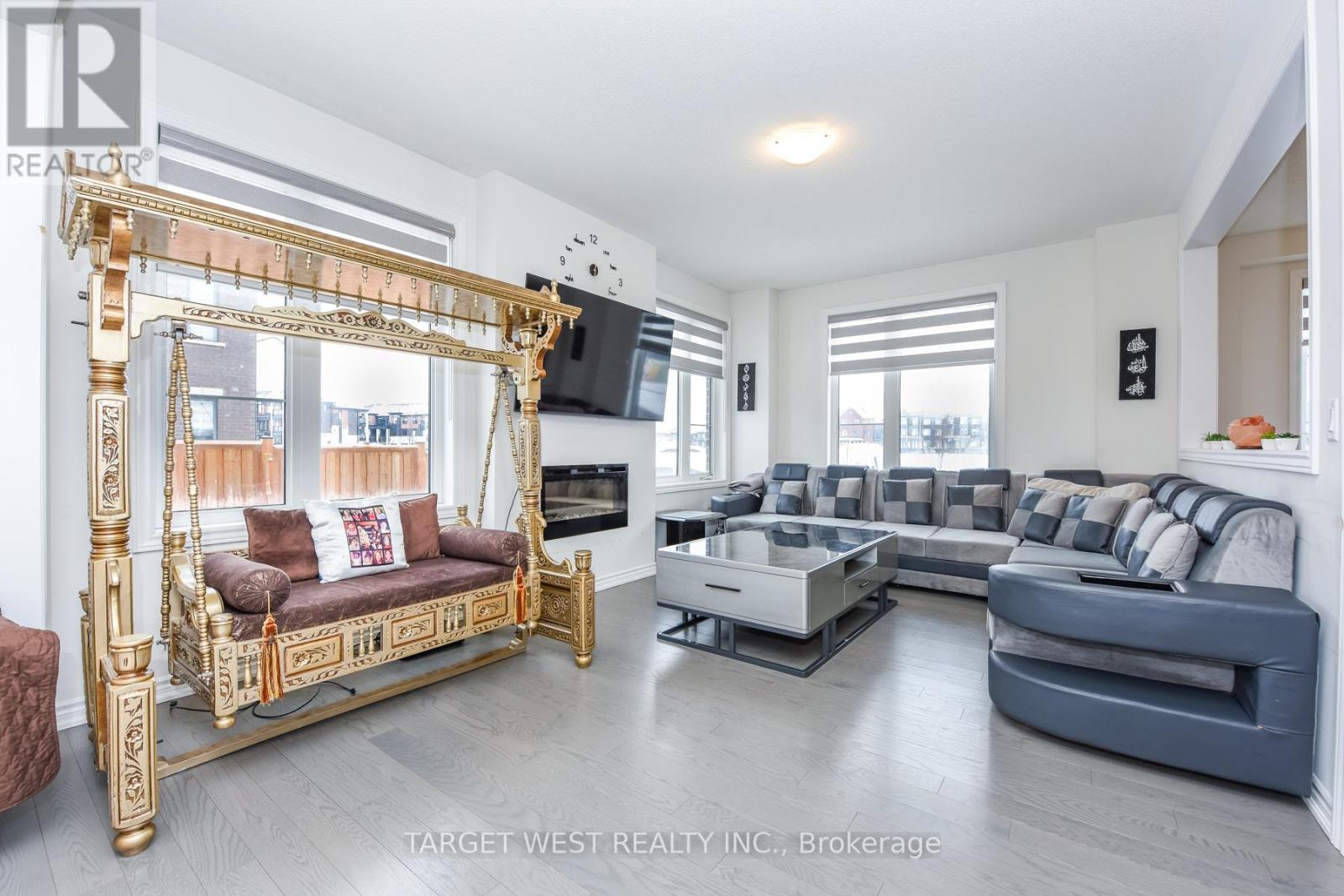 66 Minnock Street, Caledon, Ontario  L7C 4K9 - Photo 5 - W12672878