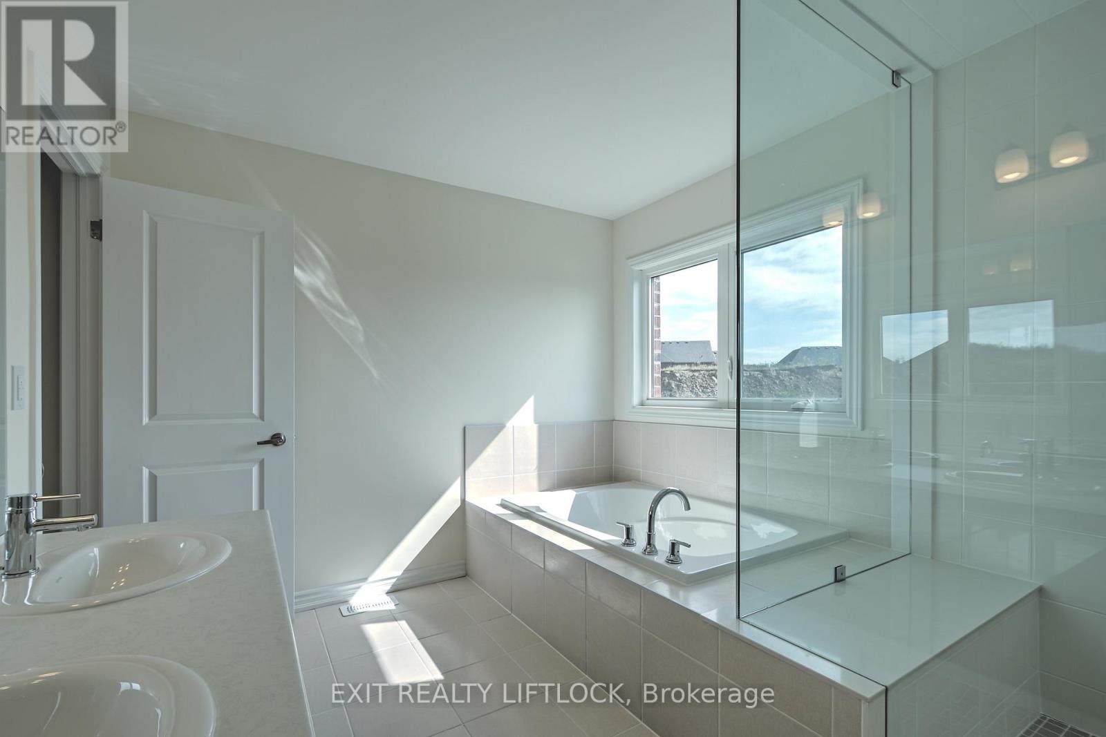 61 Golden Meadows Drive, Otonabee-South Monaghan, Ontario  K9J 0K8 - Photo 21 - X12398142