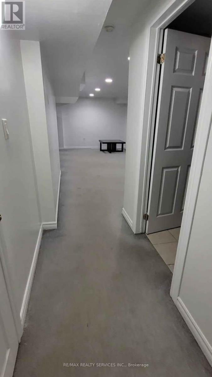 32 Thunderbird Trail, Brampton, Ontario  L6R 2T3 - Photo 9 - W12691702