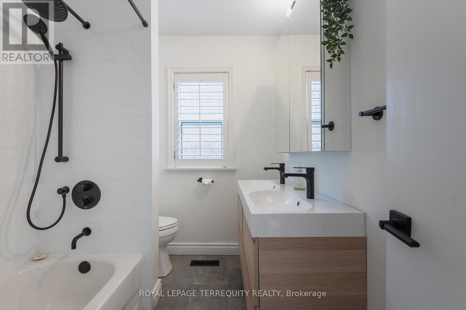 31 Rivercove Drive, Toronto, Ontario  M9B 4Y8 - Photo 25 - W12691712