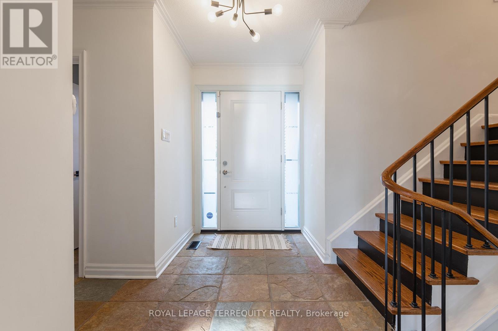 31 Rivercove Drive, Toronto, Ontario  M9B 4Y8 - Photo 3 - W12691712