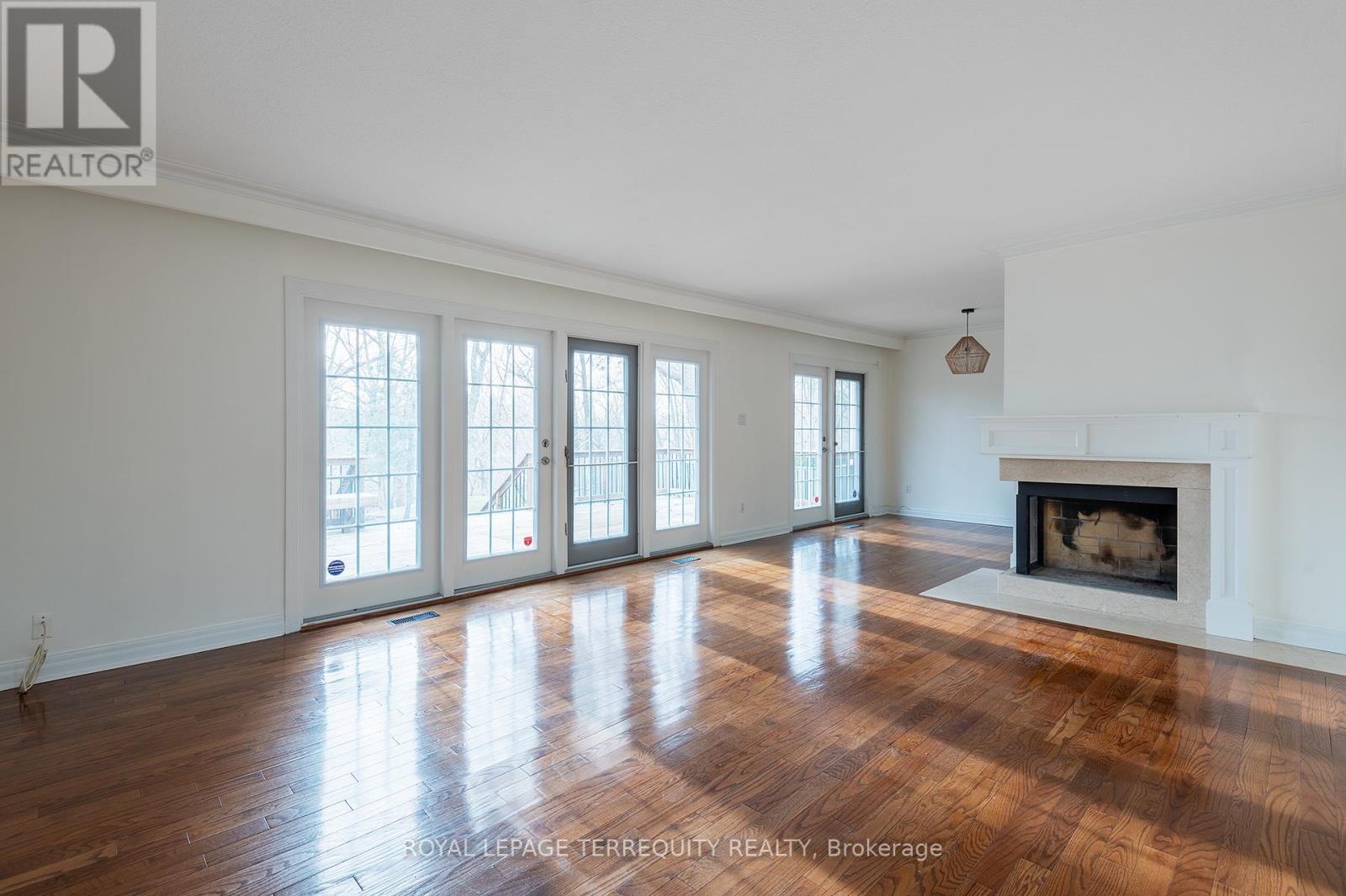 31 Rivercove Drive, Toronto, Ontario  M9B 4Y8 - Photo 4 - W12691712