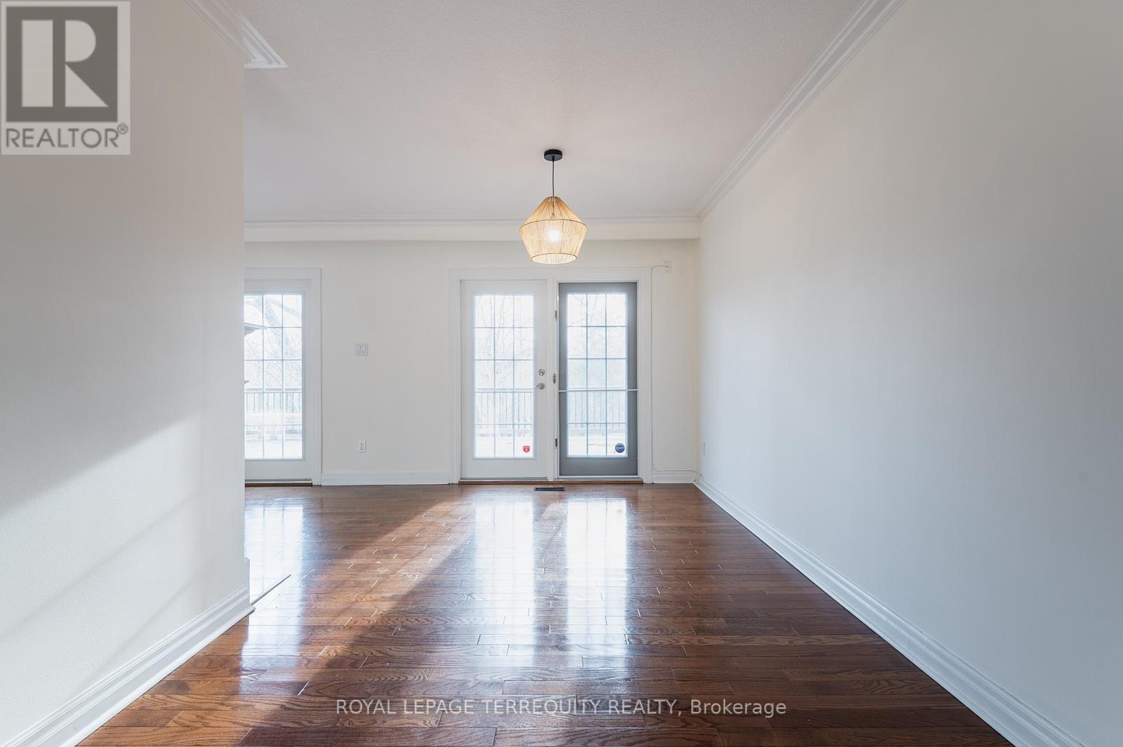 31 Rivercove Drive, Toronto, Ontario  M9B 4Y8 - Photo 9 - W12691712