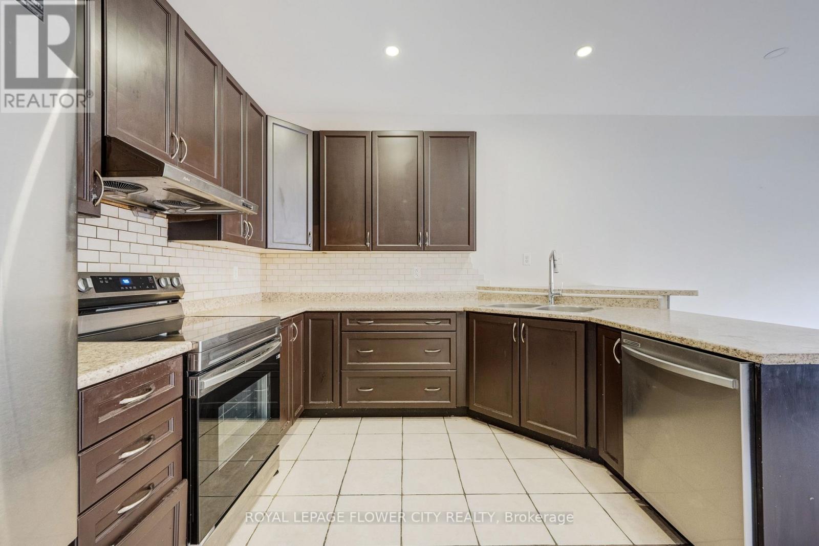 Main - 41 Watchman Road, Brampton, Ontario  L6P 2L6 - Photo 11 - W12691792