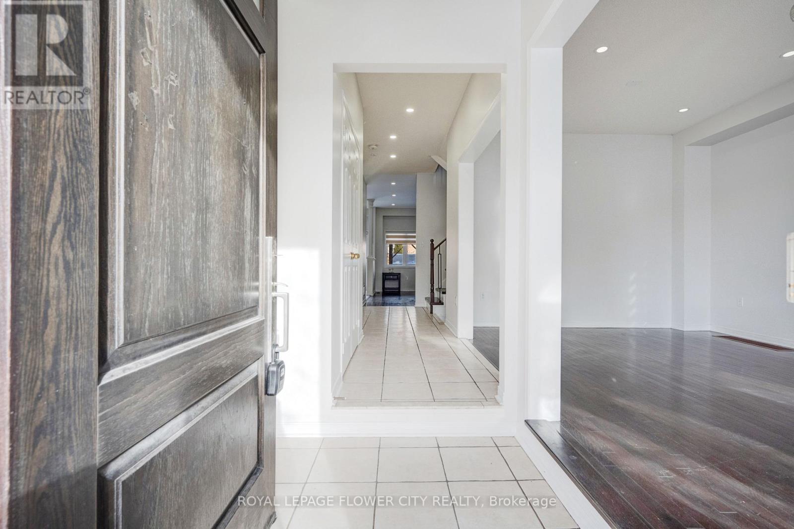 Main - 41 Watchman Road, Brampton, Ontario  L6P 2L6 - Photo 3 - W12691792