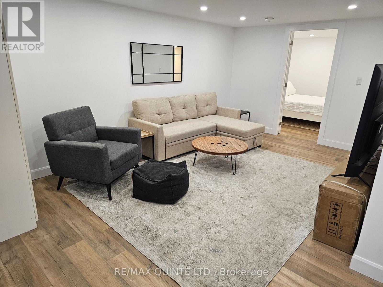 B - 620 Sidney Street, Belleville, Ontario  K8P 4A6 - Photo 4 - X12691954