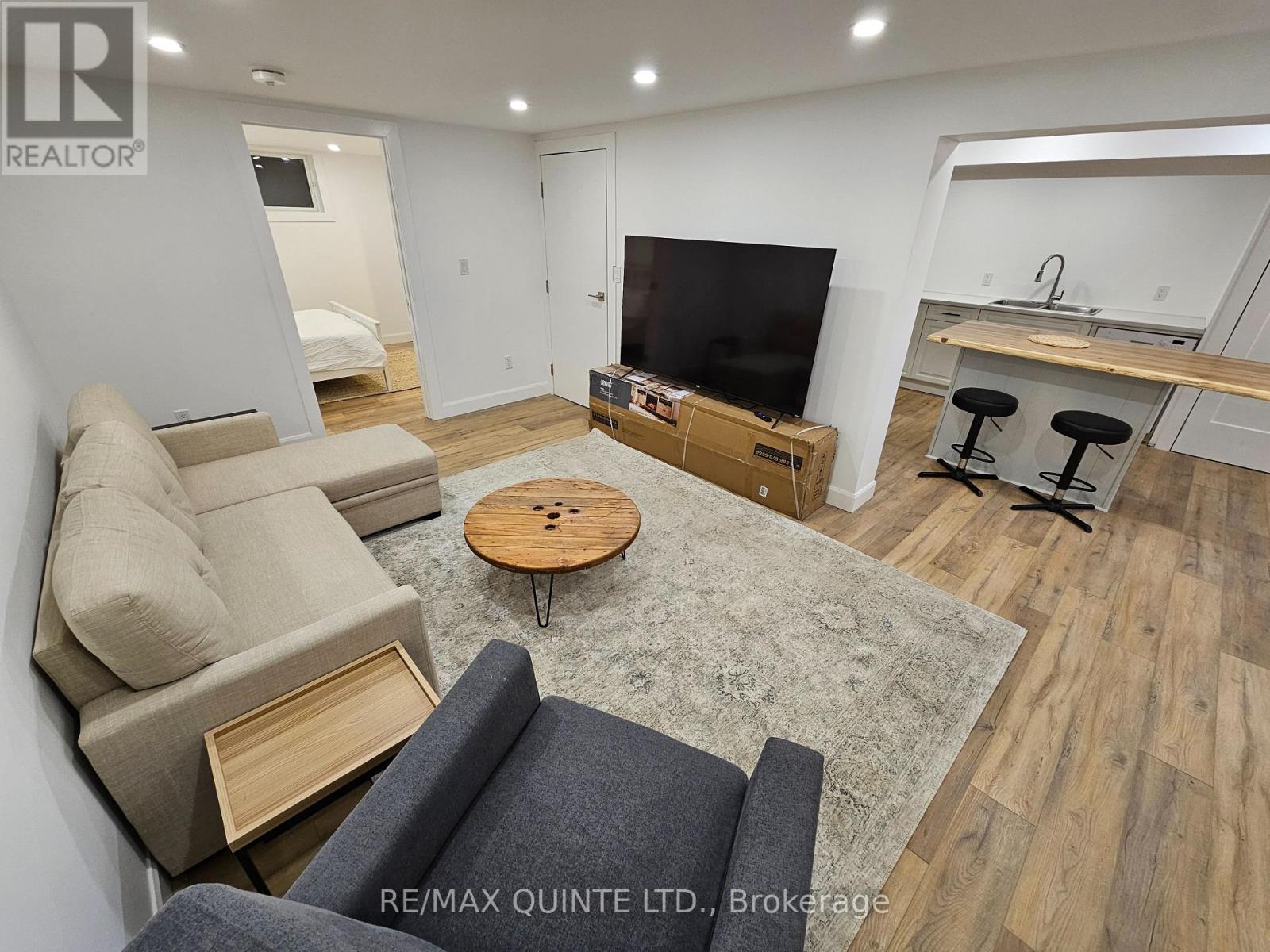 B - 620 Sidney Street, Belleville, Ontario  K8P 4A6 - Photo 8 - X12691954