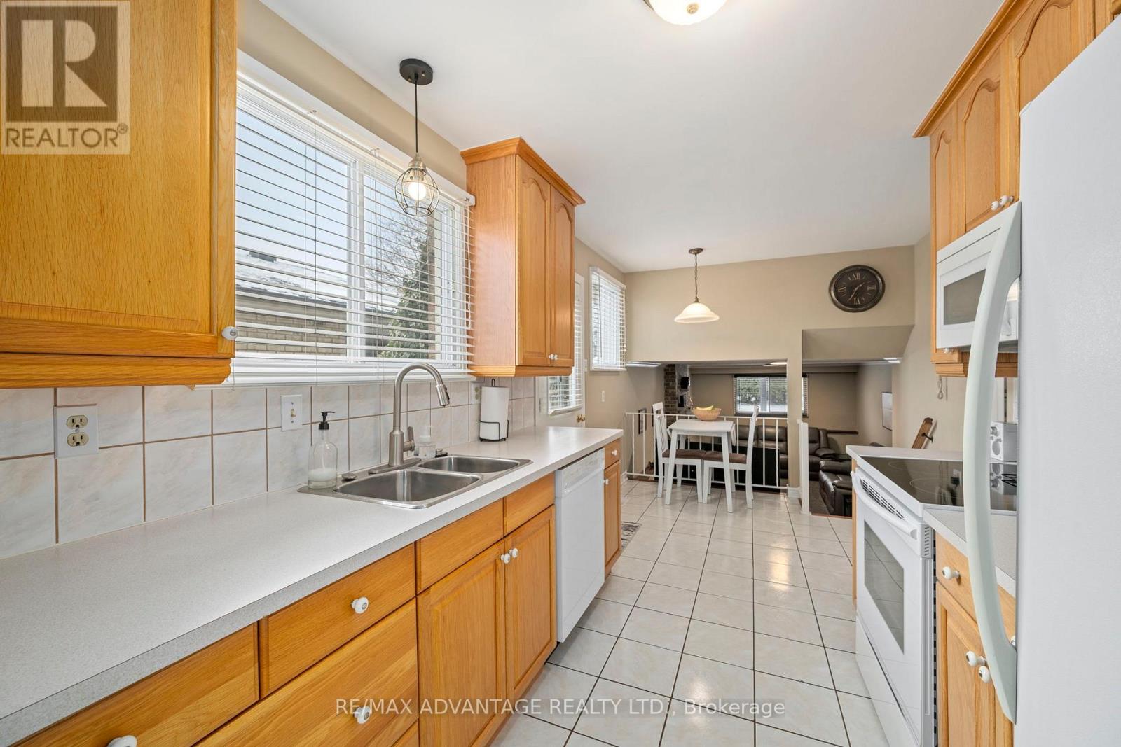 39 Lysanda Avenue, London South, Ontario  N5Z 4L1 - Photo 10 - X12691836