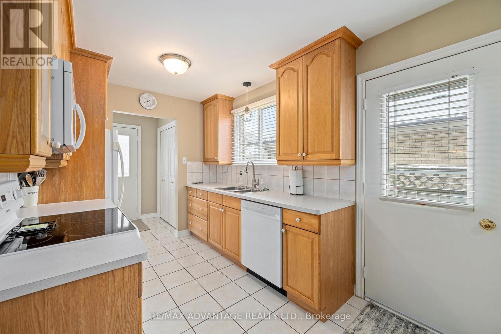 39 Lysanda Avenue, London South, Ontario  N5Z 4L1 - Photo 11 - X12691836