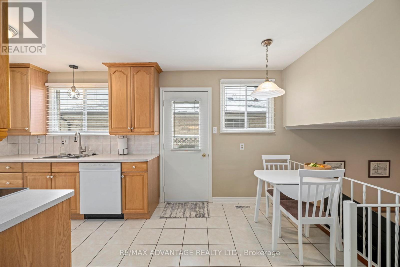 39 Lysanda Avenue, London South, Ontario  N5Z 4L1 - Photo 12 - X12691836