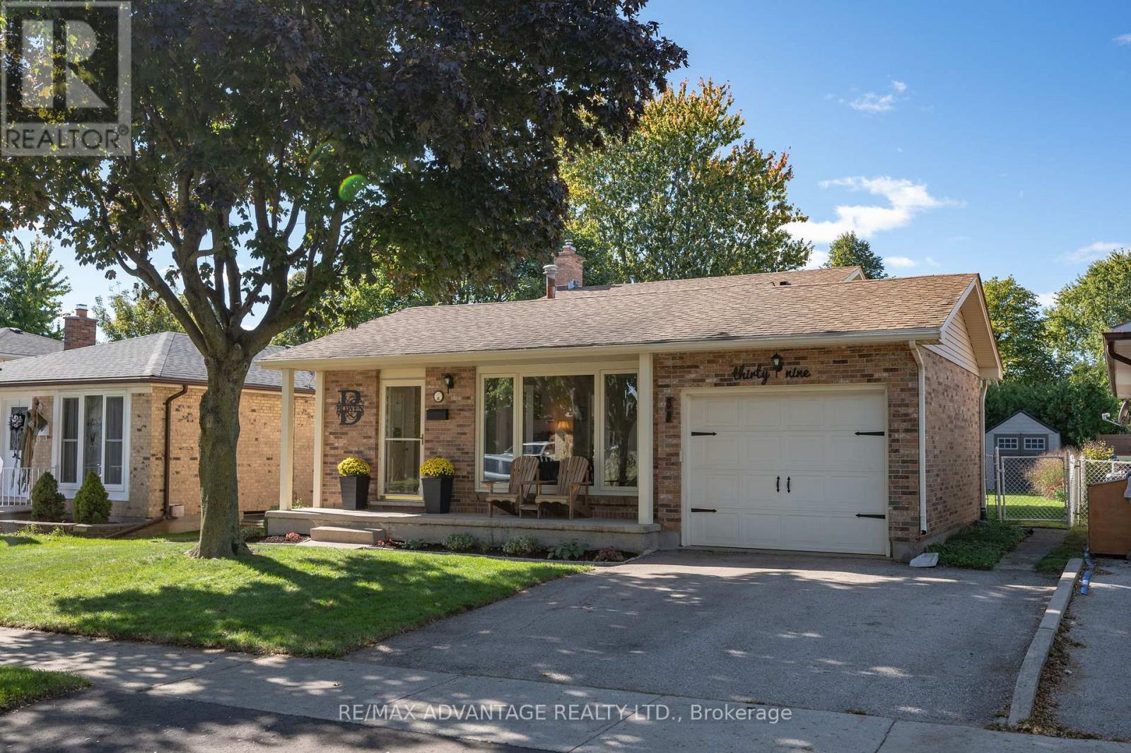 39 Lysanda Avenue, London South, Ontario  N5Z 4L1 - Photo 4 - X12691836