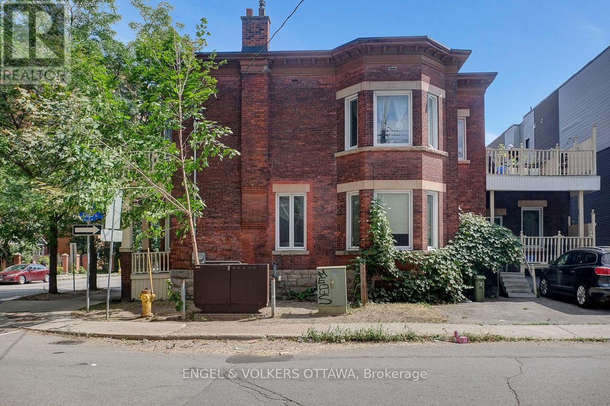 256 Kent Street N, Ottawa, Ontario  K2P 2A2 - Photo 2 - X12691840