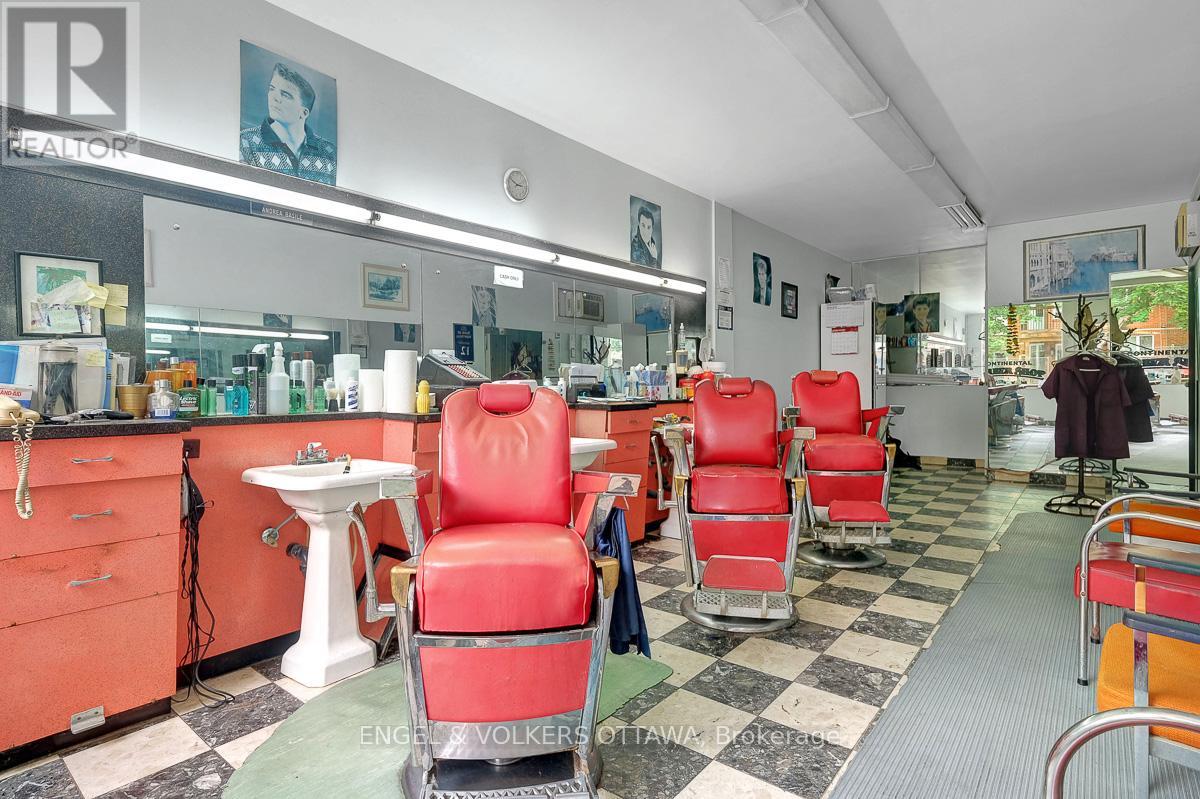 258 Kent Street, Ottawa, Ontario  K2P 2A2 - Photo 3 - X12691982