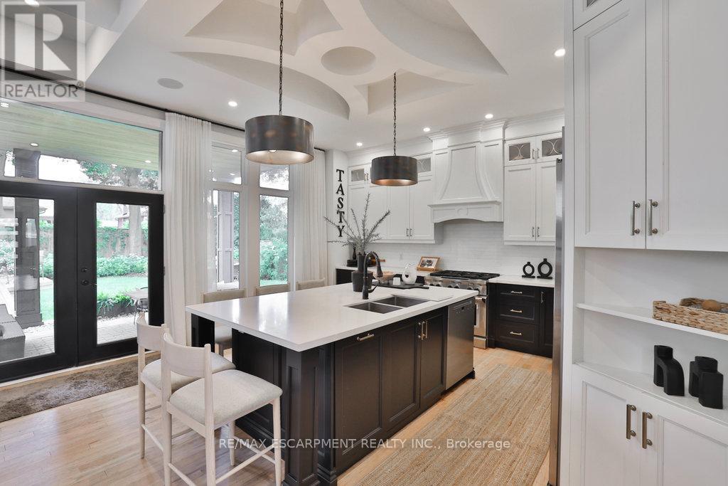 43 Mississauga Road S, Mississauga, Ontario  L5H 2H3 - Photo 13 - W12691568