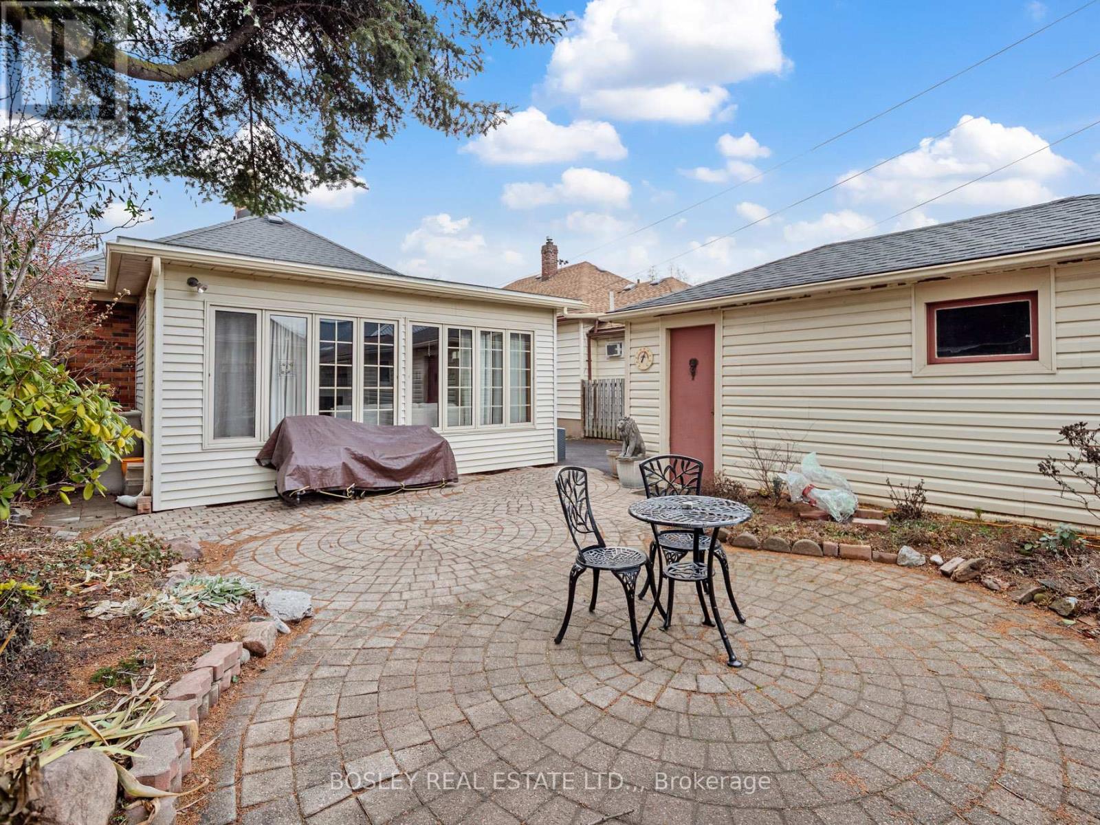 30 Spruce Street, St. Catharines, Ontario  L2R 1B5 - Photo 17 - X12691920