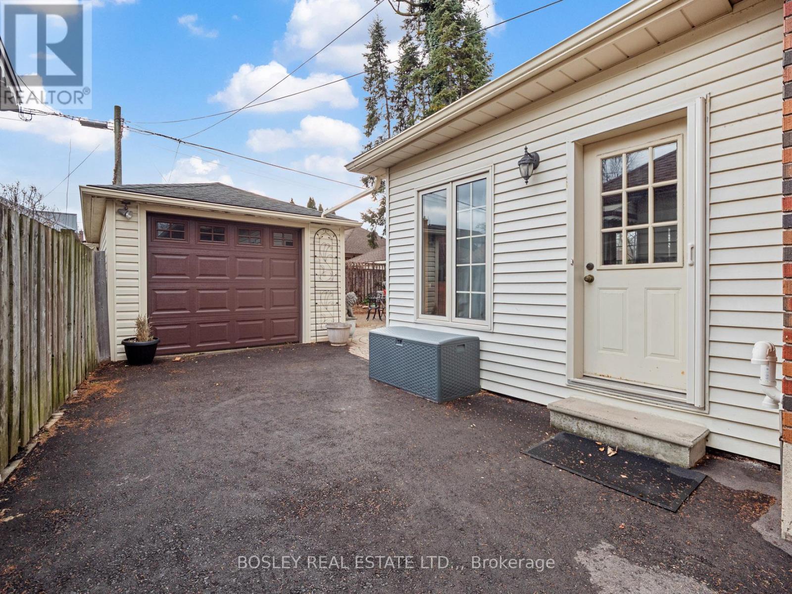 30 Spruce Street, St. Catharines, Ontario  L2R 1B5 - Photo 25 - X12691920