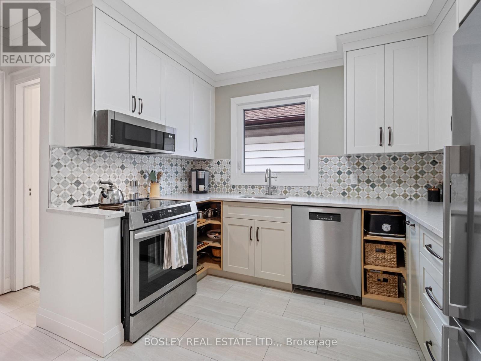 30 Spruce Street, St. Catharines, Ontario  L2R 1B5 - Photo 3 - X12691920