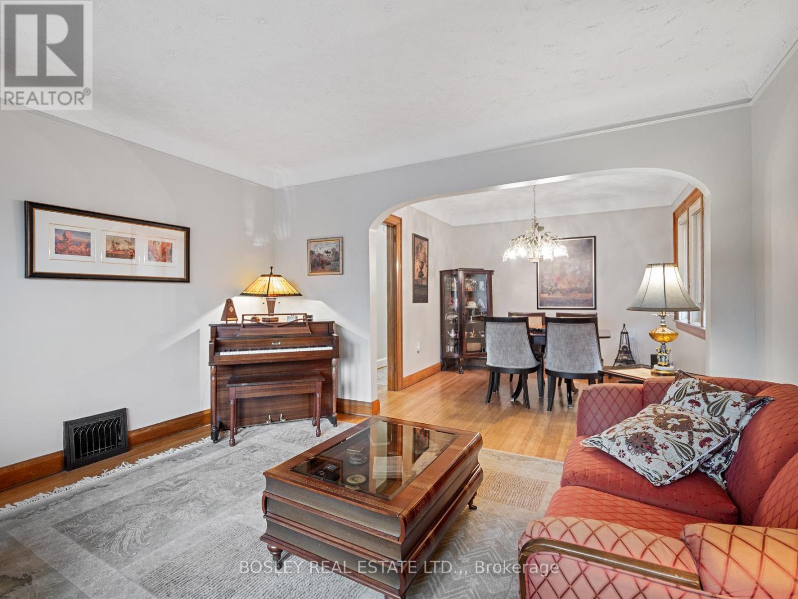 30 Spruce Street, St. Catharines, Ontario  L2R 1B5 - Photo 5 - X12691920