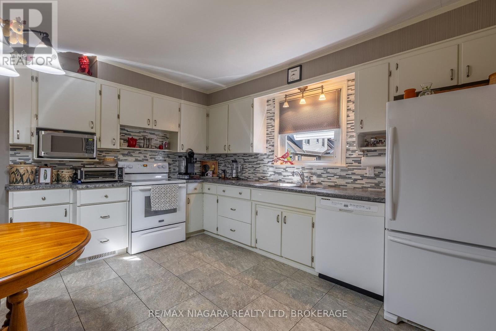 68 Connaught Avenue, Welland, Ontario  L3C 1G5 - Photo 11 - X12691972